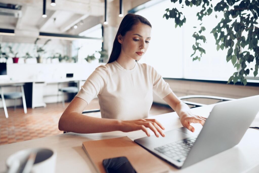 Wybierając stronę z przetargami warto zwrócić uwagę na kilka kluczowych aspektów