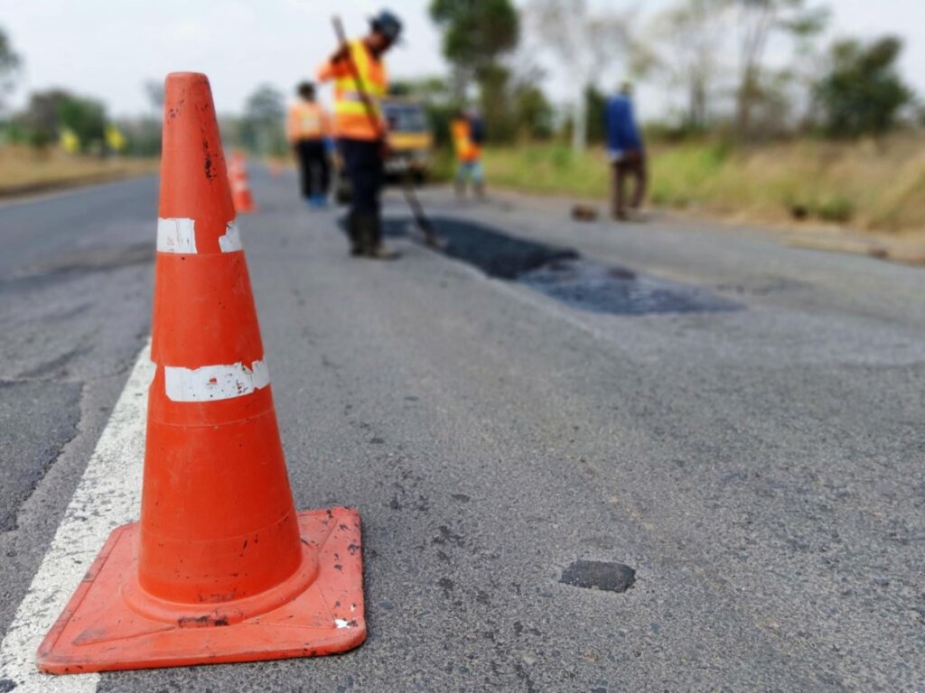 Obecnie rynek robót drogowych w Polsce charakteryzuje się intensywnym rozwojem, co jest efektem zarówno potrzeb modernizacyjnych istniejącej infrastruktury, jak i rozbudowy nowych dróg i autostrad